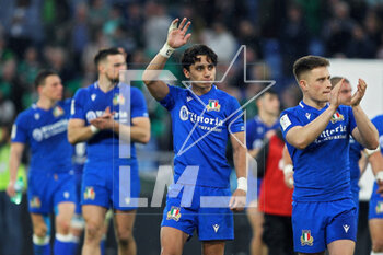 25/02/2023 - Ange Capuozzo of Italy (C) greets his supporters at the end of the Six Nations 2023 rugby union match between Italy and Ireland on February 25, 2023 at Stadio Olimpico in Rome, Italy - RUGBY - SIX NATIONS 2023 - ITALY V IRELAND - 6 NAZIONI - RUGBY