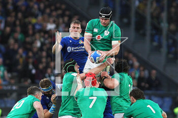 25/02/2023 - Federico Ruzza of Italy (L) and James Ryan of Ireland (R) during a touche during the Six Nations 2023 rugby union match between Italy and Ireland on February 25, 2023 at Stadio Olimpico in Rome, Italy - RUGBY - SIX NATIONS 2023 - ITALY V IRELAND - 6 NAZIONI - RUGBY