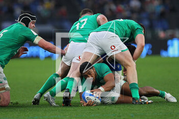 25/02/2023 - Bundee Aki of Ireland keeps the ball during the Six Nations 2023 rugby union match between Italy and Ireland on February 25, 2023 at Stadio Olimpico in Rome, Italy - RUGBY - SIX NATIONS 2023 - ITALY V IRELAND - 6 NAZIONI - RUGBY