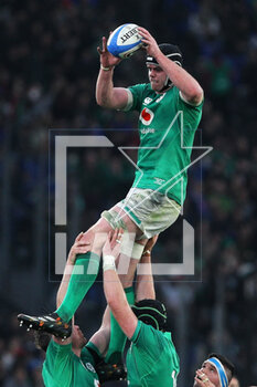 25/02/2023 - James Ryan of Ireland wins a touche during the Six Nations 2023 rugby union match between Italy and Ireland on February 25, 2023 at Stadio Olimpico in Rome, Italy - RUGBY - SIX NATIONS 2023 - ITALY V IRELAND - 6 NAZIONI - RUGBY