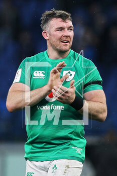 25/02/2023 - Peter O'Mahony of Ireland greets his supporters at the end of the Six Nations 2023 rugby union match between Italy and Ireland on February 25, 2023 at Stadio Olimpico in Rome, Italy - RUGBY - SIX NATIONS 2023 - ITALY V IRELAND - 6 NAZIONI - RUGBY