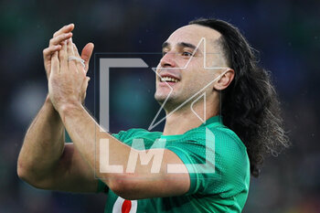25/02/2023 - James Lowe of Ireland greets his supporters at the end of the Six Nations 2023 rugby union match between Italy and Ireland on February 25, 2023 at Stadio Olimpico in Rome, Italy - RUGBY - SIX NATIONS 2023 - ITALY V IRELAND - 6 NAZIONI - RUGBY