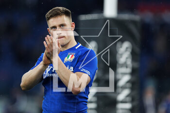 25/02/2023 - Stephen Varney of Italy greets his supporters at the end of the Six Nations 2023 rugby union match between Italy and Ireland on February 25, 2023 at Stadio Olimpico in Rome, Italy - RUGBY - SIX NATIONS 2023 - ITALY V IRELAND - 6 NAZIONI - RUGBY