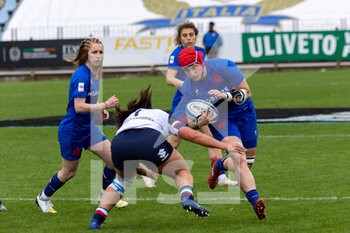 2023-03-26 - Audrey Forlani (cap) France is tackle by Turani Silvia (Italy)
 - 2023 WOMEN'S - ITALY VS FRANCE - SIX NATIONS - RUGBY