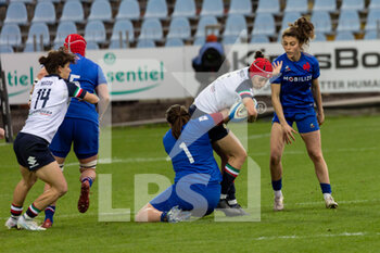 2023-03-26 - Ostuni Minuzzi Vittoria (Italy) is tackle by Annaëlle Deshaye (France) - 2023 WOMEN'S - ITALY VS FRANCE - SIX NATIONS - RUGBY
