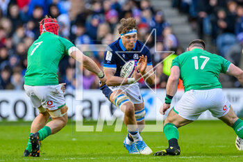 12/03/2023 - Jamie Ritchie of Scotland runs at Josh Van der Flier and Cian Healy of Ireland during the Six Nations 2023 rugby union match between Scotland and Ireland on 12 March 2023 at BT Murrayfield in Edinburgh, Scotland - RUGBY - SIX NATIONS 2023 - SCOTLAND V IRELAND - 6 NAZIONI - RUGBY