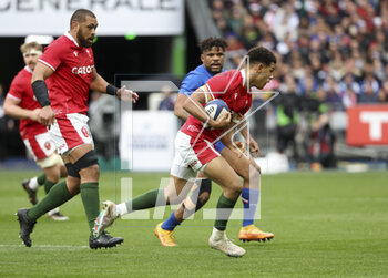 18/03/2023 - Rio Dyer, Taulupe Faletau (left) of Wales during the Six Nations 2023 rugby union match between France and Wales on March 18, 2023 at Stade de France in Saint-Denis near Paris, France - RUGBY - SIX NATIONS 2023 - FRANCE V WALES - 6 NAZIONI - RUGBY