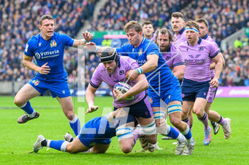 2023-03-18 - Jonny Gray of Scotland is tackled by Lorenzo Cannone of Italy during the Six Nations 2023 rugby union match between Scotland and Italy on 18 March 2023 at the BT Murrayfield Stadium in Edinburgh, Scotland - RUGBY - SIX NATIONS 2023 - SCOTLAND V ITALY - SIX NATIONS - RUGBY