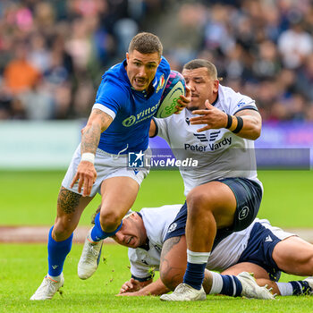 2023-07-29 - Giacomo De Re of Italy breaks the tackle of Javan Sebastian of Scotland during the Summer Nations Series 2023, rugby union match between Scotland and Italy on 29 July 2023 at the Scottish Gas Murrayfield Stadium in Edinburgh, Scotland - RUGBY - SUMMER NATIONS SERIES 2023 - SCOTLAND V ITALY - TEST MATCH - RUGBY