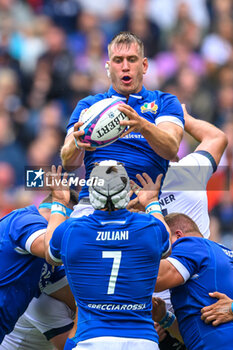 2023-07-29 - Federico Ruzza of Italy gather the ball at a lineout during the Summer Nations Series 2023, rugby union match between Scotland and Italy on 29 July 2023 at the Scottish Gas Murrayfield Stadium in Edinburgh, Scotland - RUGBY - SUMMER NATIONS SERIES 2023 - SCOTLAND V ITALY - TEST MATCH - RUGBY