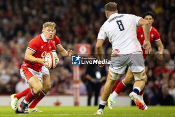 2023-08-05 - Sam Costelow of Wales during the Summer Nations Series 2023, rugby union match between Wales and England on 5 August 2023 at Millenium Stadium in Cardiff, Wales - RUGBY - SUMMER NATIONS SERIES 2023 - WALES V ENGLAND - TEST MATCH - RUGBY
