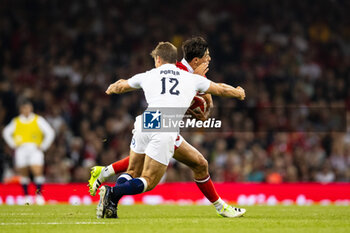 2023-08-05 - Louis Rees-Zammit of Wales is tackled by Guy Porter of England during the Summer Nations Series 2023, rugby union match between Wales and England on 5 August 2023 at Millenium Stadium in Cardiff, Wales - RUGBY - SUMMER NATIONS SERIES 2023 - WALES V ENGLAND - TEST MATCH - RUGBY