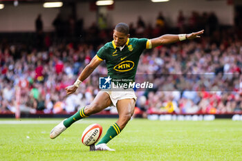 2023-08-19 - Manie Libbok of South Africa kicks a conversion during the Summer Nations Series 2023, Rugby Union Friendly match between Wales and South Africa on 19 August 2023 at Principality Stadium in Cardiff, Wales - RUGBY - SUMMER NATIONS SERIES 2023 - WALES V SOUTH AFRICA - TEST MATCH - RUGBY