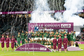 2023-08-25 - South Africa celebrates after winning the Qatar Airways Cup, International Friendly rugby union match between New Zealand and South Africa on 25 August 2023 at Twickenham stadium in London, England - RUGBY - FRIENDLY GAME - NEW ZEALAND V SOUTH AFRICA - TEST MATCH - RUGBY