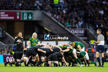 2023-08-25 - Aaron Smith of New Zealand waits to put in to a scrum, Faf de Klerk of South Africa during the Qatar Airways Cup, International Friendly rugby union match between New Zealand and South Africa on 25 August 2023 at Twickenham stadium in London, England - RUGBY - FRIENDLY GAME - NEW ZEALAND V SOUTH AFRICA - TEST MATCH - RUGBY