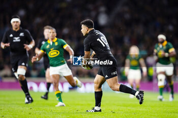 2023-08-25 - Richie Mo'unga of New Zealand during the Qatar Airways Cup, International Friendly rugby union match between New Zealand and South Africa on 25 August 2023 at Twickenham stadium in London, England - RUGBY - FRIENDLY GAME - NEW ZEALAND V SOUTH AFRICA - TEST MATCH - RUGBY