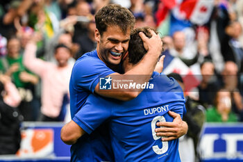2023-08-27 - Damian PENAUD of France celebrate his try with Antoine DUPONT of France during the Summer Nations Series 2023, rugby union match between France and Australia on August 27, 2023 at Stade de France in Saint-Denis near Paris, France - RUGBY - SUMMER NATIONS SERIES 2023 - FRANCE V AUSTRALIA - TEST MATCH - RUGBY