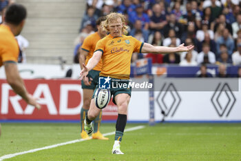 2023-08-28 - Carter Gordon of Australia during the Summer Nations Series 2023, rugby union match between France and Australia on August 27, 2023 at Stade de France in Saint-Denis near Paris, France - RUGBY - SUMMER NATIONS SERIES 2023 - FRANCE V AUSTRALIA - TEST MATCH - RUGBY