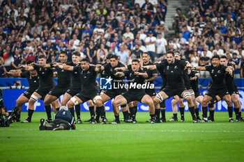 2023-09-08 - New Zealand players perform the Haka during the World Cup 2023, Pool A rugby union match between France and New Zealand on September 8, 2023 at Stade de France in Saint-Denis near Paris, France - RUGBY - WORLD CUP 2023 - FRANCE V NEW ZEALAND - WORLD CUP - RUGBY
