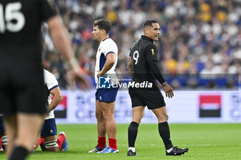 2023-09-08 - Aaron Smith and Antoine Dupont during the Rugby World Cup RWC 2023 match between France and New Zealand All Blacks on September 8, 2023 at Stade de France in Saint-Denis near Paris, France. Photo Victor Joly / DPPI - RUGBY - WORLD CUP 2023 - FRANCE V NEW ZEALAND - WORLD CUP - RUGBY