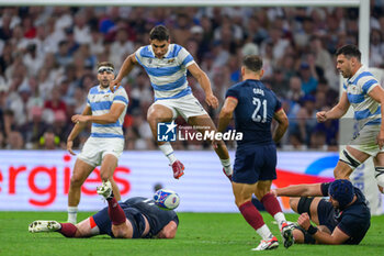 2023-09-09 - Santiago Carreras of Argentina tries to kick the ball past Danny Care of England during the Rugby World Cup 2023 match between England and Argentina at Stade Velodrome, Marseille, France on 9 September 2023. Photo Malcolm Mackenzie/ProSportsImages / DPPI - RUGBY - WORLD CUP 2023 - ANGLETERRE V ARGENTINA - WORLD CUP - RUGBY