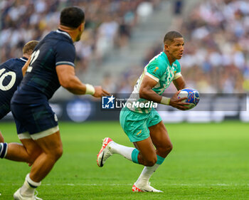 2023-09-10 - Manie Libbok of South Africa breaks forward during the World Cup 2023, Pool B rugby union match between South Africa and Scotland on September 10, 2023 at Velodrome stadium in Marseille, France - RUGBY - WORLD CUP 2023 - SOUTH AFRICA V SCOTLAND - WORLD CUP - RUGBY