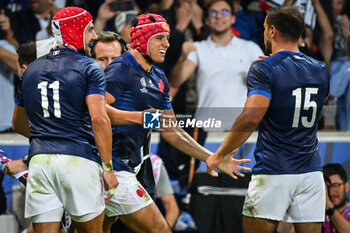 2023-09-14 - Louis BIELLE-BIARREY of France celebrate his try with Gabin VILLIERE of France and Melvyn JAMINET of France during the World Cup 2023, Pool A rugby union match between France and Uruguay on September 14, 2023 at Pierre Mauroy stadium in Villeneuve-d'Ascq near Lille, France - RUGBY - WORLD CUP 2023 - FRANCE V URUGUAY - WORLD CUP - RUGBY