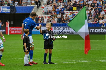 2023-09-20 - italy's captain michele lamaro greets the kid - ITALY VS URUGUAY - WORLD CUP - RUGBY