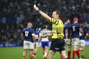 2023-09-21 - International referee Matthew Carley gives a yellow card during the Rugby union World Cup RWC 2023, Pool A match between France and Namibia at Stade Velodrome, Marseille, France on September 21, 2023. Photo Victor Joly / DPPI - RUGBY - WORLD CUP 2023 - FRANCE V NAMIBIA - WORLD CUP - RUGBY