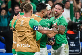2023-09-23 - Mack HANSEN of Ireland celebrate his try with teammates during the World Cup 2023, Pool B rugby union match between South Africa and Ireland on September 23, 2023 at Stade de France in Saint-Denis near Paris, France - RUGBY - WORLD CUP 2023 - SOUTH AFRICA V IRELAND - WORLD CUP - RUGBY