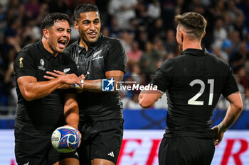 2023-09-29 - Anton LIENERT-BROWN of New Zealand celebrate his try with teammates during the World Cup 2023, Pool A rugby union match between New Zealand and Italy on September 29, 2023 at Groupama Stadium in Decines-Charpieu near Lyon, France - RUGBY - WORLD CUP 2023 - NEW ZEALAND V ITALY - WORLD CUP - RUGBY