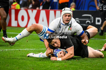 2023-09-29 - Manuel ZULIANI of Italy and Beauden BARRETT of New Zealand during the World Cup 2023, Pool A rugby union match between New Zealand and Italy on September 29, 2023 at Groupama Stadium in Decines-Charpieu near Lyon, France - RUGBY - WORLD CUP 2023 - NEW ZEALAND V ITALY - WORLD CUP - RUGBY