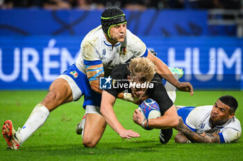 2023-09-29 - Juan IGNACIO BREX of Italy, Damian MCKENZIE of New Zealand and Montanna IOANE of Italy during the World Cup 2023, Pool A rugby union match between New Zealand and Italy on September 29, 2023 at Groupama Stadium in Decines-Charpieu near Lyon, France - RUGBY - WORLD CUP 2023 - NEW ZEALAND V ITALY - WORLD CUP - RUGBY