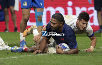 2023-10-06 - Peato Mauvaka of France scores a try against Tommaso Allan of Italy during the World Cup 2023, Pool A rugby union match between France and Italy on October 6, 2023 at Groupama Stadium in Decines-Charpieu near Lyon, France - RUGBY - WORLD CUP 2023 - FRANCE V ITALY - WORLD CUP - RUGBY