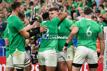 2023-10-07 - Dan SHEEHAN of Ireland celebrate his try with teammates during the World Cup 2023, Pool B rugby union match between Ireland and Scotland on October 7, 2023 at Stade de France in Saint-Denis near Paris, France - RUGBY - WORLD CUP 2023 - IRELAND V SCOTLAND - WORLD CUP - RUGBY