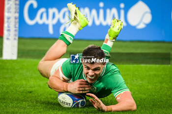 2023-10-07 - Garry RINGROSE of Ireland scores his try during the World Cup 2023, Pool B rugby union match between Ireland and Scotland on October 7, 2023 at Stade de France in Saint-Denis near Paris, France - RUGBY - WORLD CUP 2023 - IRELAND V SCOTLAND - WORLD CUP - RUGBY