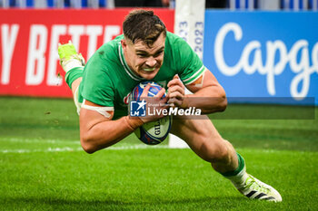 2023-10-07 - Garry RINGROSE of Ireland scores his try during the World Cup 2023, Pool B rugby union match between Ireland and Scotland on October 7, 2023 at Stade de France in Saint-Denis near Paris, France - RUGBY - WORLD CUP 2023 - IRELAND V SCOTLAND - WORLD CUP - RUGBY