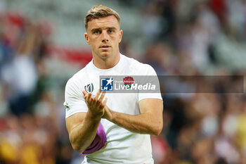 2023-10-07 - George Ford of England thanking the suppoorters after the World Cup 2023, Pool D rugby union match between England and Samoa on October 7, 2023 at Pierre Mauroy stadium in Villeneuve-d'Ascq near Lille, France - RUGBY - WORLD CUP 2023 - ENGLAND V SAMOA - WORLD CUP - RUGBY
