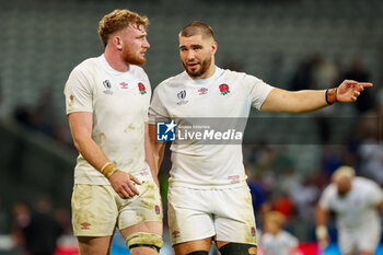 2023-10-07 - Ollie Chessum of England, George Martin of England thanking the suppoorters after the World Cup 2023, Pool D rugby union match between England and Samoa on October 7, 2023 at Pierre Mauroy stadium in Villeneuve-d'Ascq near Lille, France - RUGBY - WORLD CUP 2023 - ENGLAND V SAMOA - WORLD CUP - RUGBY