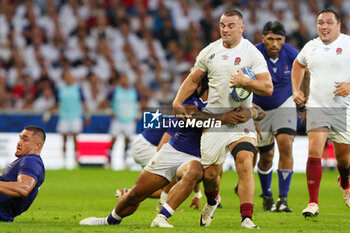 2023-10-07 - Ben Earl of England and Neria Fomai of Samoa during the World Cup 2023, Pool D rugby union match between England and Samoa on October 7, 2023 at Pierre Mauroy stadium in Villeneuve-d'Ascq near Lille, France - RUGBY - WORLD CUP 2023 - ENGLAND V SAMOA - WORLD CUP - RUGBY
