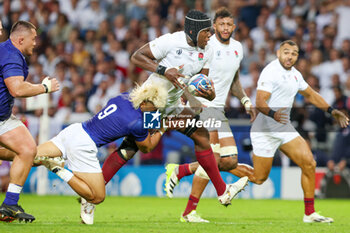 2023-10-07 - Maro Itoje of England is tackles by Jonathan Taumateine of Samoa during the World Cup 2023, Pool D rugby union match between England and Samoa on October 7, 2023 at Pierre Mauroy stadium in Villeneuve-d'Ascq near Lille, France - RUGBY - WORLD CUP 2023 - ENGLAND V SAMOA - WORLD CUP - RUGBY