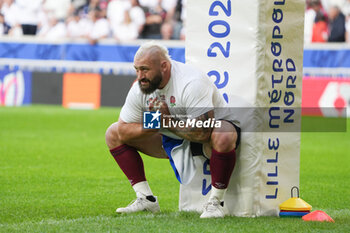 2023-10-07 - Joe Marler of England warms up during the World Cup 2023, Pool D rugby union match between England and Samoa on October 7, 2023 at Pierre Mauroy stadium in Villeneuve-d'Ascq near Lille, France - RUGBY - WORLD CUP 2023 - ENGLAND V SAMOA - WORLD CUP - RUGBY