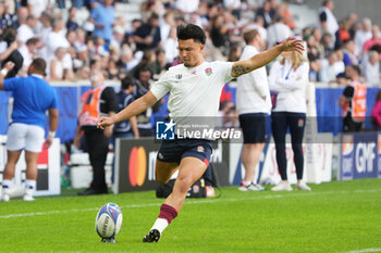 2023-10-07 - Marcus Smith England warms up during the World Cup 2023, Pool D rugby union match between England and Samoa on October 7, 2023 at Pierre Mauroy stadium in Villeneuve-d'Ascq near Lille, France - RUGBY - WORLD CUP 2023 - ENGLAND V SAMOA - WORLD CUP - RUGBY