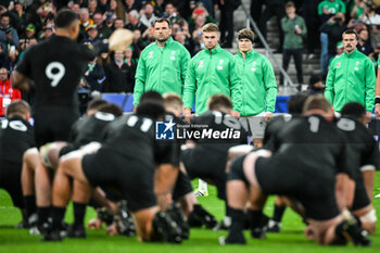 2023-10-14 - Ireland team players watch New Zealand players perform the Haka during the World Cup 2023, Quarter-final rugby union match between Ireland and New Zealand on October 14, 2023 at Stade de France in Saint-Denis near Paris, France - RUGBY - WORLD CUP 2023 - 1/4 - IRELAND V NEW ZEALAND - WORLD CUP - RUGBY