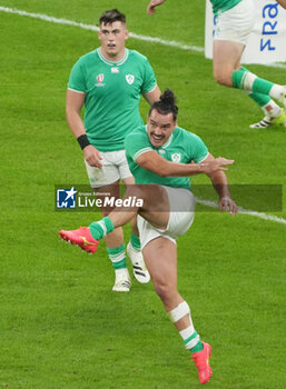 2023-10-14 - James Lowe of Ireland during the World Cup 2023, Quarter-final rugby union match between Ireland and New Zealand on October 14, 2023 at Stade de France in Saint-Denis near Paris, France - RUGBY - WORLD CUP 2023 - 1/4 - IRELAND V NEW ZEALAND - WORLD CUP - RUGBY