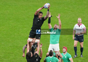 2023-10-14 - Shannon Frizell of New Zealand, Iain Henderson of Ireland during the World Cup 2023, Quarter-final rugby union match between Ireland and New Zealand on October 14, 2023 at Stade de France in Saint-Denis near Paris, France - RUGBY - WORLD CUP 2023 - 1/4 - IRELAND V NEW ZEALAND - WORLD CUP - RUGBY