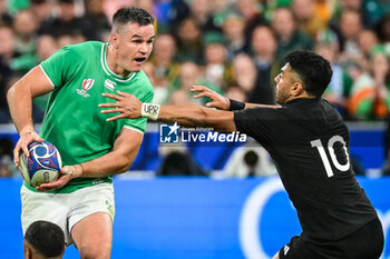 2023-10-14 - Johnny SEXTON of Ireland and Richie MO'UNGA of New Zealand during the World Cup 2023, Quarter-final rugby union match between Ireland and New Zealand on October 14, 2023 at Stade de France in Saint-Denis near Paris, France - RUGBY - WORLD CUP 2023 - 1/4 - IRELAND V NEW ZEALAND - WORLD CUP - RUGBY