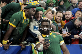 2023-10-15 - Siya Kolisi of South Africa salutes the supporters following the World Cup 2023, Quarter-final rugby union match between France and South Africa on October 15, 2023 at Stade de France in Saint-Denis near Paris, France - RUGBY - WORLD CUP 2023 - 1/4 - FRANCE V SOUTH AFRICA - WORLD CUP - RUGBY