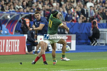 2023-10-15 - Thomas Ramos of France is tackled by Cheslin Kolbe of South Africa while kicking a conversion during the World Cup 2023, Quarter-final rugby union match between France and South Africa on October 15, 2023 at Stade de France in Saint-Denis near Paris, France - RUGBY - WORLD CUP 2023 - 1/4 - FRANCE V SOUTH AFRICA - WORLD CUP - RUGBY