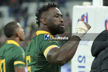 2023-10-15 - Siya Kolisi of South Africa salutes the supporters following the World Cup 2023, Quarter-final rugby union match between France and South Africa on October 15, 2023 at Stade de France in Saint-Denis near Paris, France - RUGBY - WORLD CUP 2023 - 1/4 - FRANCE V SOUTH AFRICA - WORLD CUP - RUGBY